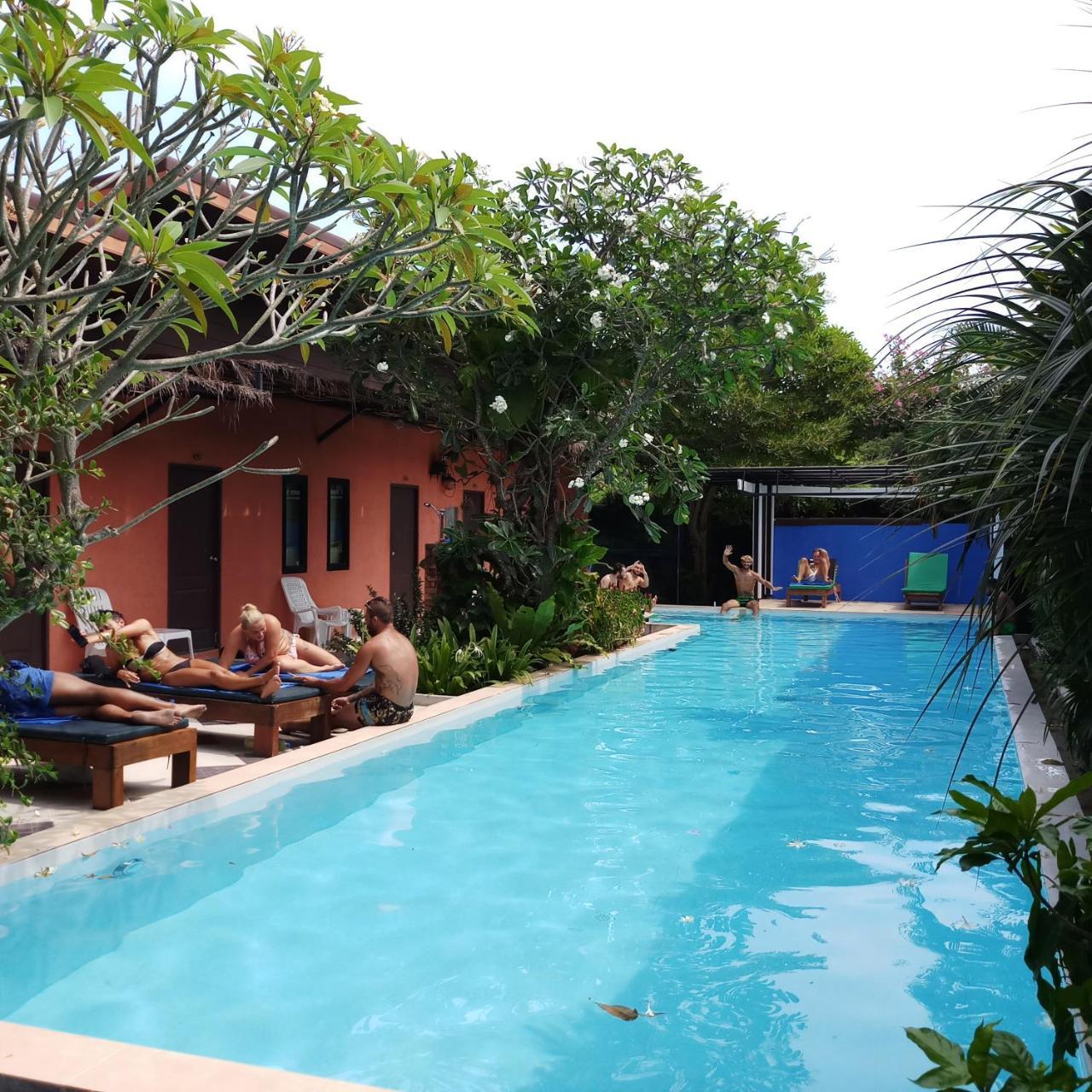ซิกซ์แพ็ค คอตเทจ Hostel ฉลอง ภายนอก รูปภาพ