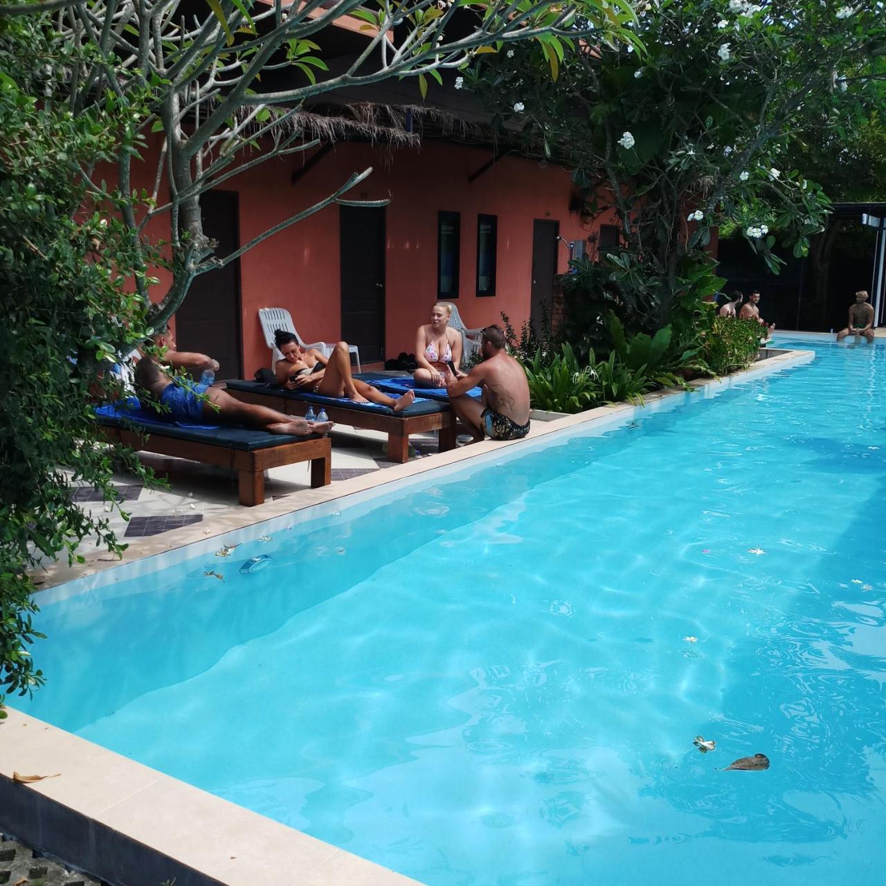 ซิกซ์แพ็ค คอตเทจ Hostel ฉลอง ภายนอก รูปภาพ